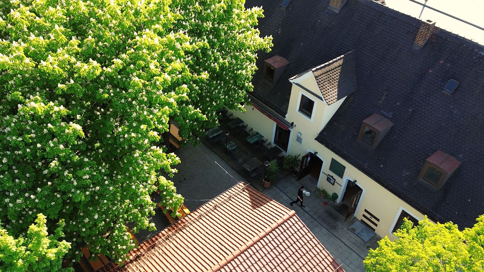 Hochzeit im Biergarten im Ziegelhaus München — Restaurant & Biergarten